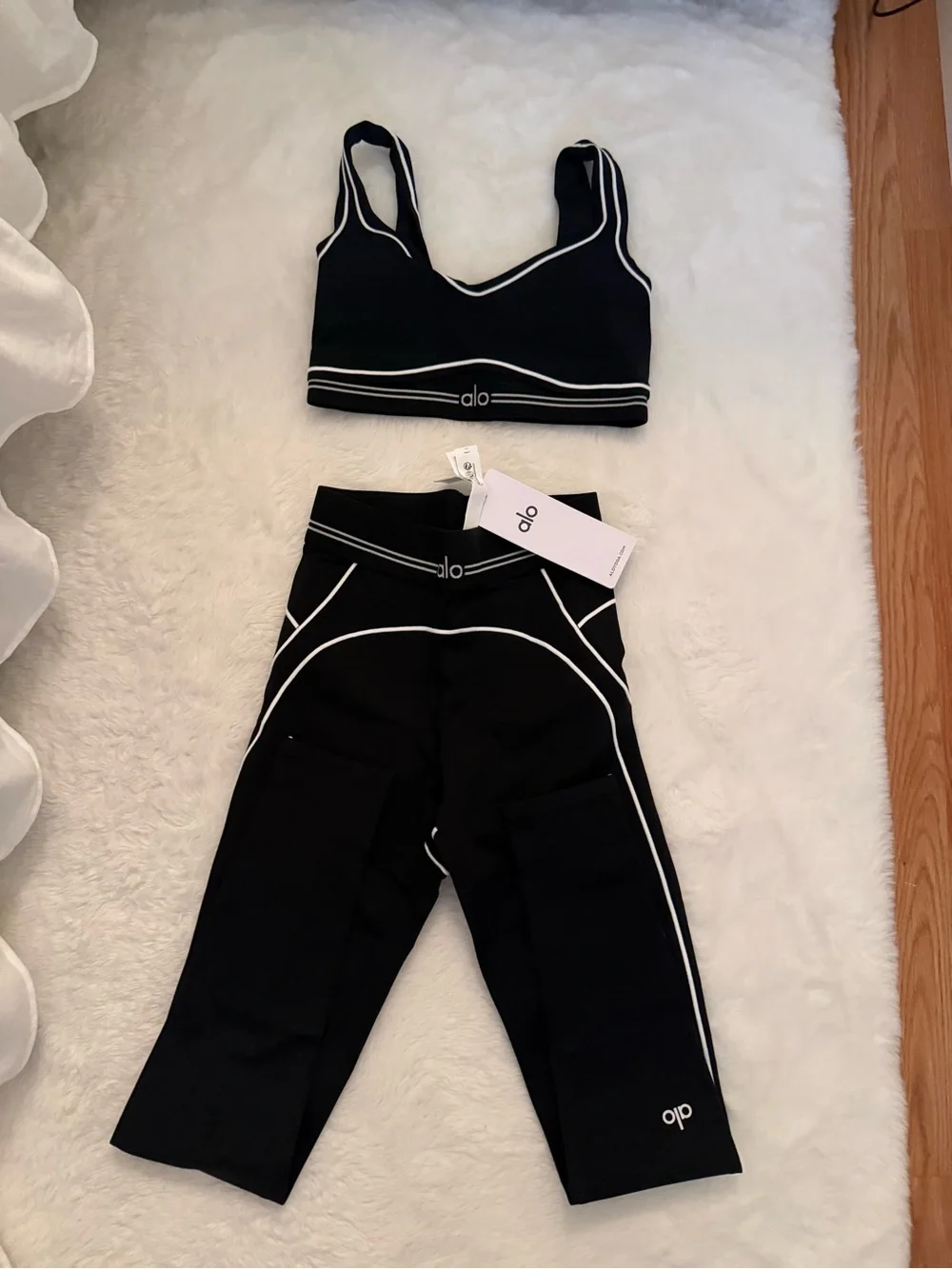 Alo Leggings in Black with White Piping With Matching Bra Top